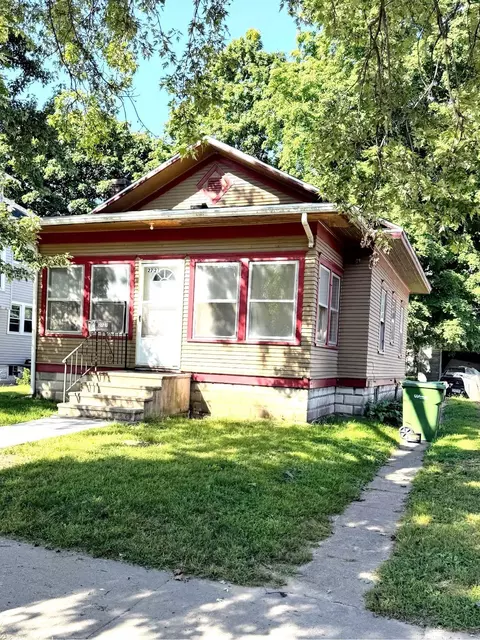 2727 E 4th St, Waterloo, IA 50703