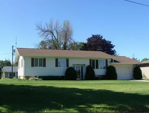 210 NW 8 Ave, Waukon, IA 52172