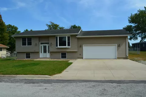 204 Pine St, Waverly, IA 50677