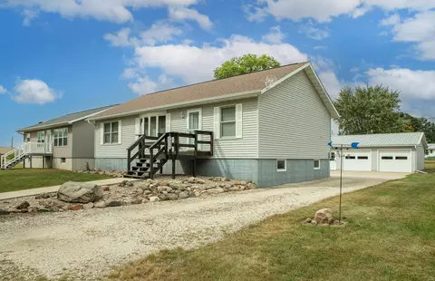 526 W Weare St, Clarksville, IA 50619