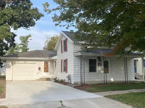 207 West St, Decorah, IA 52101