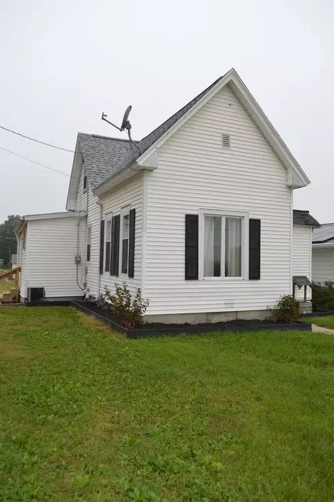 511 Lincoln St, Gladbrook, IA 50635