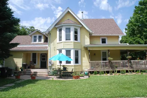 406 S Main St, Fayette, IA 52142