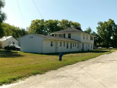2836 Independence Ave, Waterloo, IA 50707