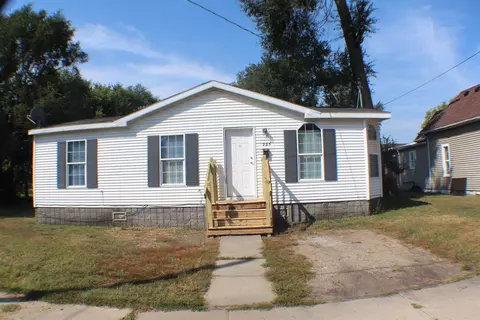 225 Halstead St, Waterloo, IA 50703