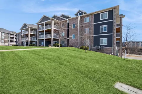 2867 Spring Rose Cir #109, Coralville, IA 52241