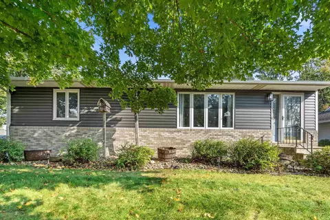 818 NW 8th St, Independence, IA 50644