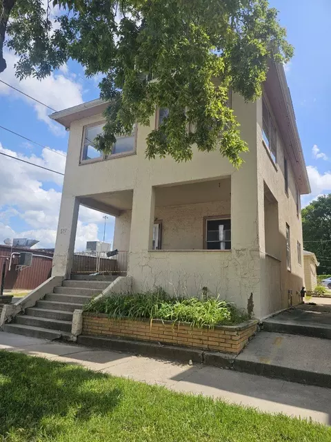 517 W 9th St, Waterloo, IA 50702