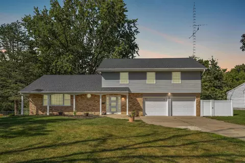 1132 W Ridgeway Ave, Waterloo, IA 50701