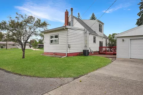 Exterior - 1123 E Ridgeway, Waterloo, IA 50702 photo 6 of 7