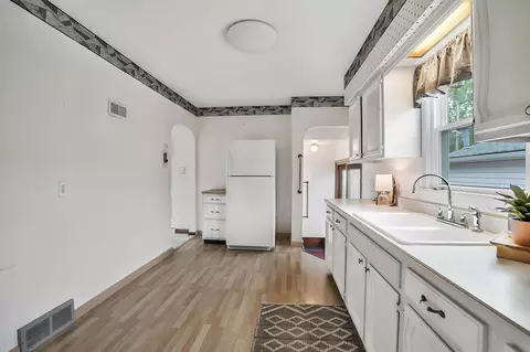 Kitchen - 1123 E Ridgeway, Waterloo, IA 50702 photo 2 of 3