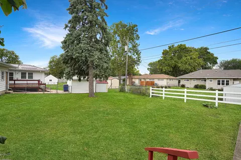 Exterior - 1123 E Ridgeway, Waterloo, IA 50702 photo 5 of 7