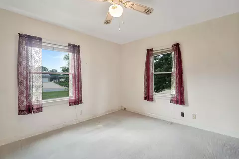 Bedroom - 1123 E Ridgeway, Waterloo, IA 50702 photo 1 of 8