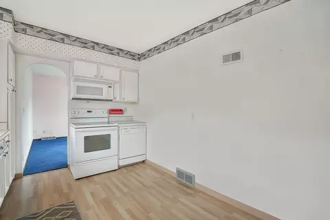 Kitchen - 1123 E Ridgeway, Waterloo, IA 50702 photo 1 of 3