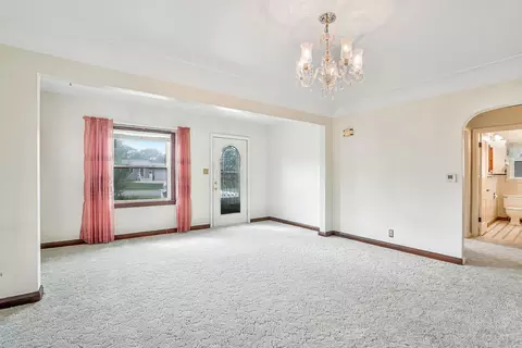 Living - 1123 E Ridgeway, Waterloo, IA 50702 photo 1 of 4