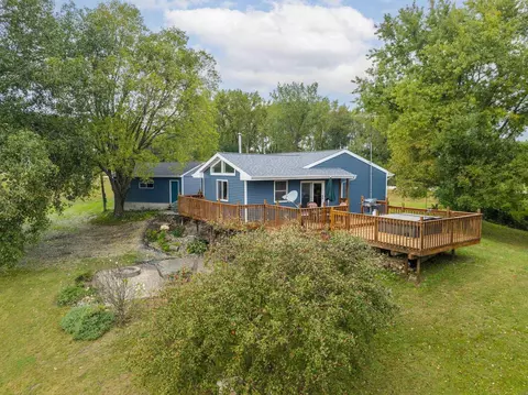 1366 190th St, Waverly, IA 50677