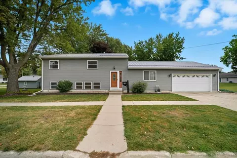 312 NE 7th Ave, Independence, IA 50644