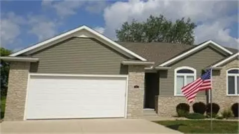 112 Fairway Dr, Waverly, IA 50677