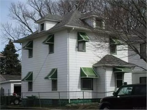 912 W 7th St, Waterloo, IA 50702