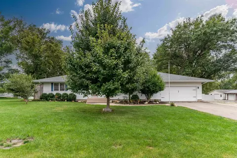 611 E Center St, Conrad, IA 50621
