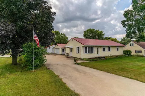 101 Jackie Ave, Elk Run Heights, IA 50707