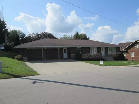 115 S Main St, Saint Lucas, IA 52166