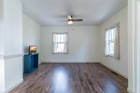 Living - 807 Bluff St, Cedar Falls, IA 50613 photo 2 of 5