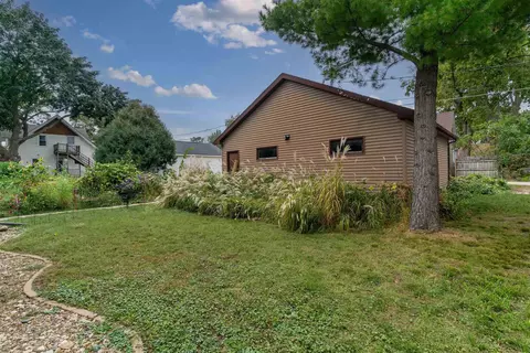 Exterior - 807 Bluff St, Cedar Falls, IA 50613 photo 9 of 9