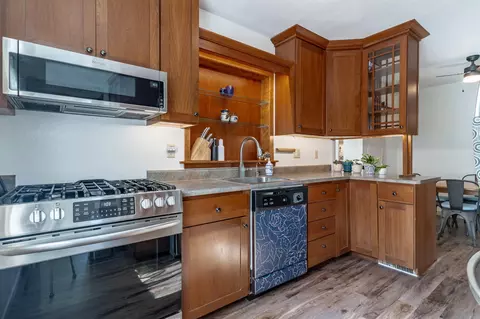 Kitchen - 807 Bluff St, Cedar Falls, IA 50613 photo 2 of 3