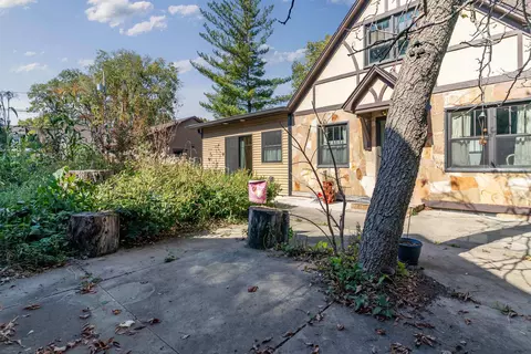 Exterior - 807 Bluff St, Cedar Falls, IA 50613 photo 6 of 9