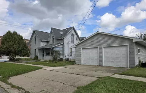 211 Vernon St, Decorah, IA 52101