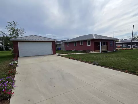 303 SW 3rd St #FARLEY, Cresco, IA 52136