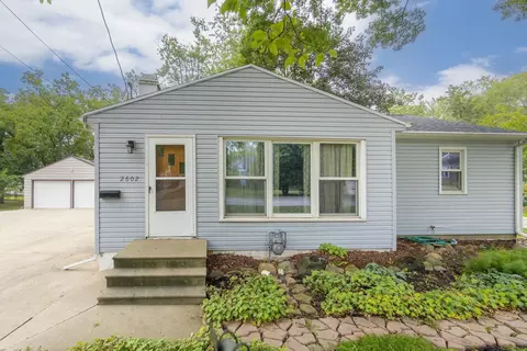 2602 Cedar Heights Dr, Cedar Falls, IA 50613