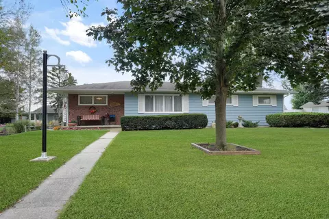 4214 Newland Dr, Cedar Falls, IA 50613