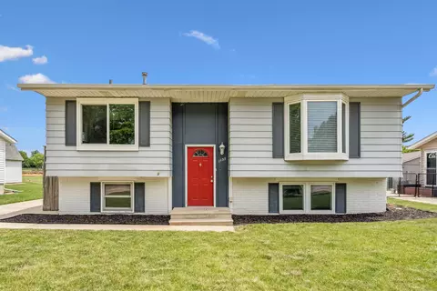 1137 Fleur Dr, Waterloo, IA 50701