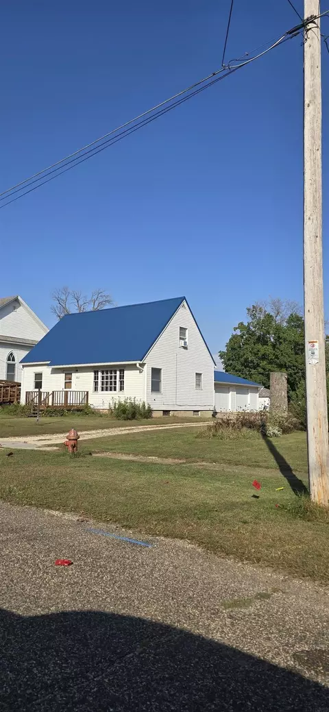 207 1st St N, Hazleton, IA 50641