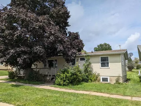 303 E Clay Ests, Calmar, IA 52132