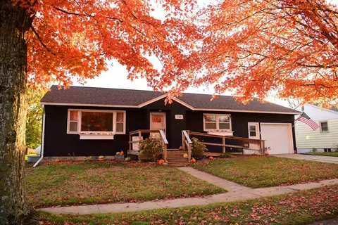 106 School St, Spillville, IA 52168