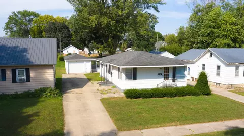 1007 Cedar St, Charles City, IA 50616