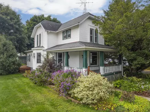 207 W 5th St, Sumner, IA 50674