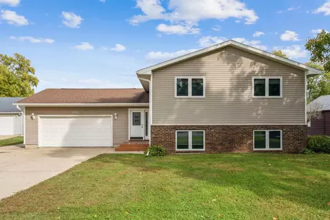 825 Jones Rd, Evansdale, IA 50707