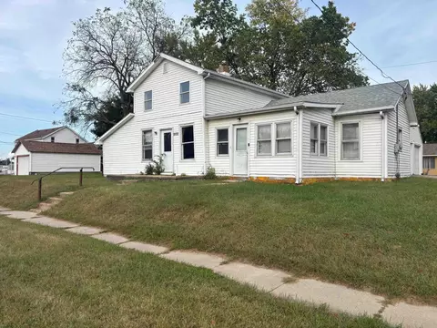 900 NE 2nd Ave, Independence, IA 50644