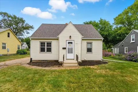 1410 Madison St, Cedar Falls, IA 50613