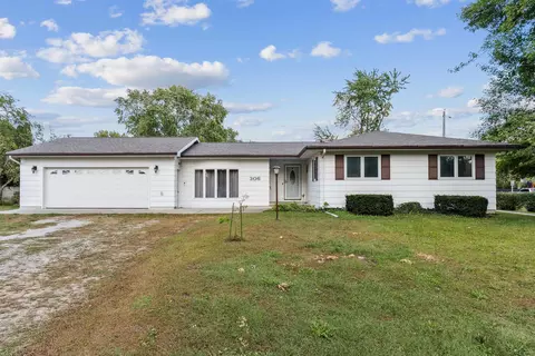 306 Southcrest Dr, Waterloo, IA 50702