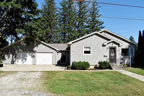 103 W Church St, Stacyville, IA 50476