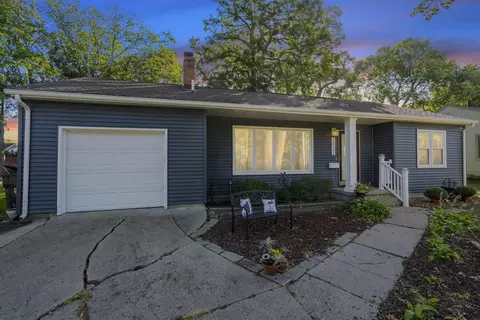 3022 Neola St, Cedar Falls, IA 50613