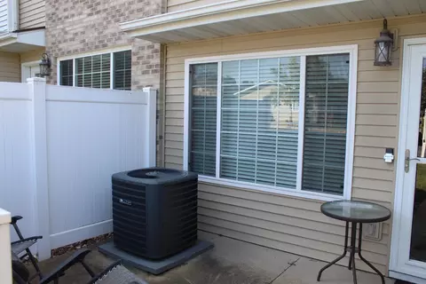 2107 Cassi Rdg, Waterloo, IA 50701 photo 2