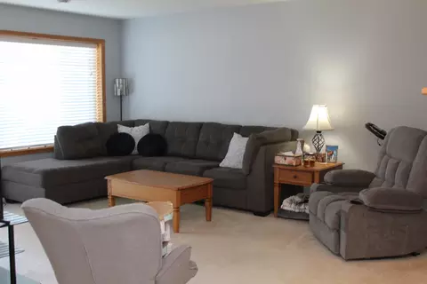 2107 Cassi Rdg, Waterloo, IA 50701 photo 3