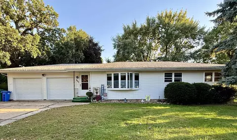 607 NW 10th Ave, Waverly, IA 50677