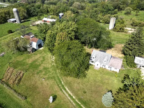 1224 Sorum Dr, Waukon, IA 52172